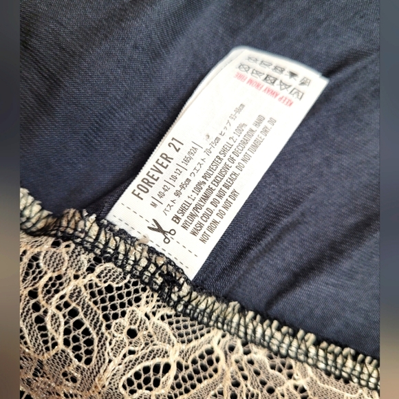 Elegant Black and Cream Lace Slip Dress - Picture 14 of 16